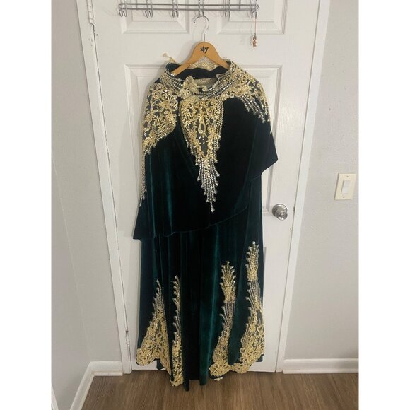 Unbranded Unisex Emerald Green Velvet Sequin Embroidered Cosplay Cape - OS - Picture 5 of 9